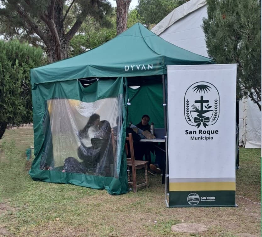 Puesto de informes y atención municipal en la Carpa de la Plaza Central